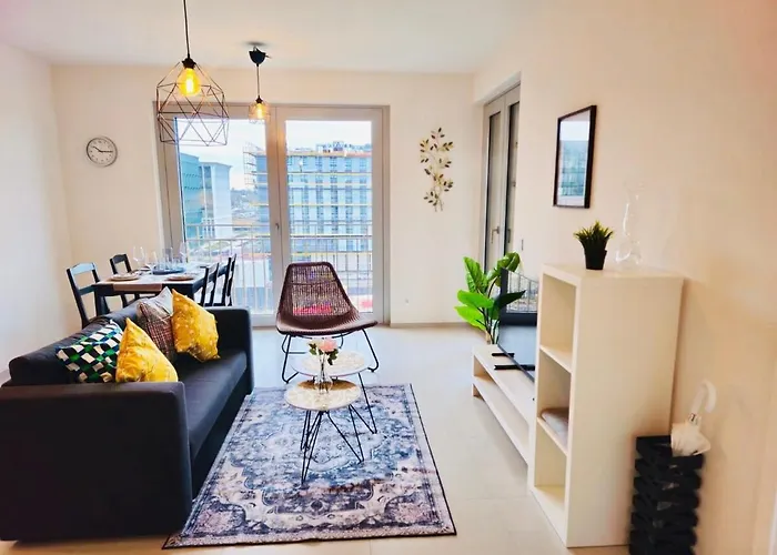 Comfy One Bedroom Flat With Parking&Balcony-Cd9
