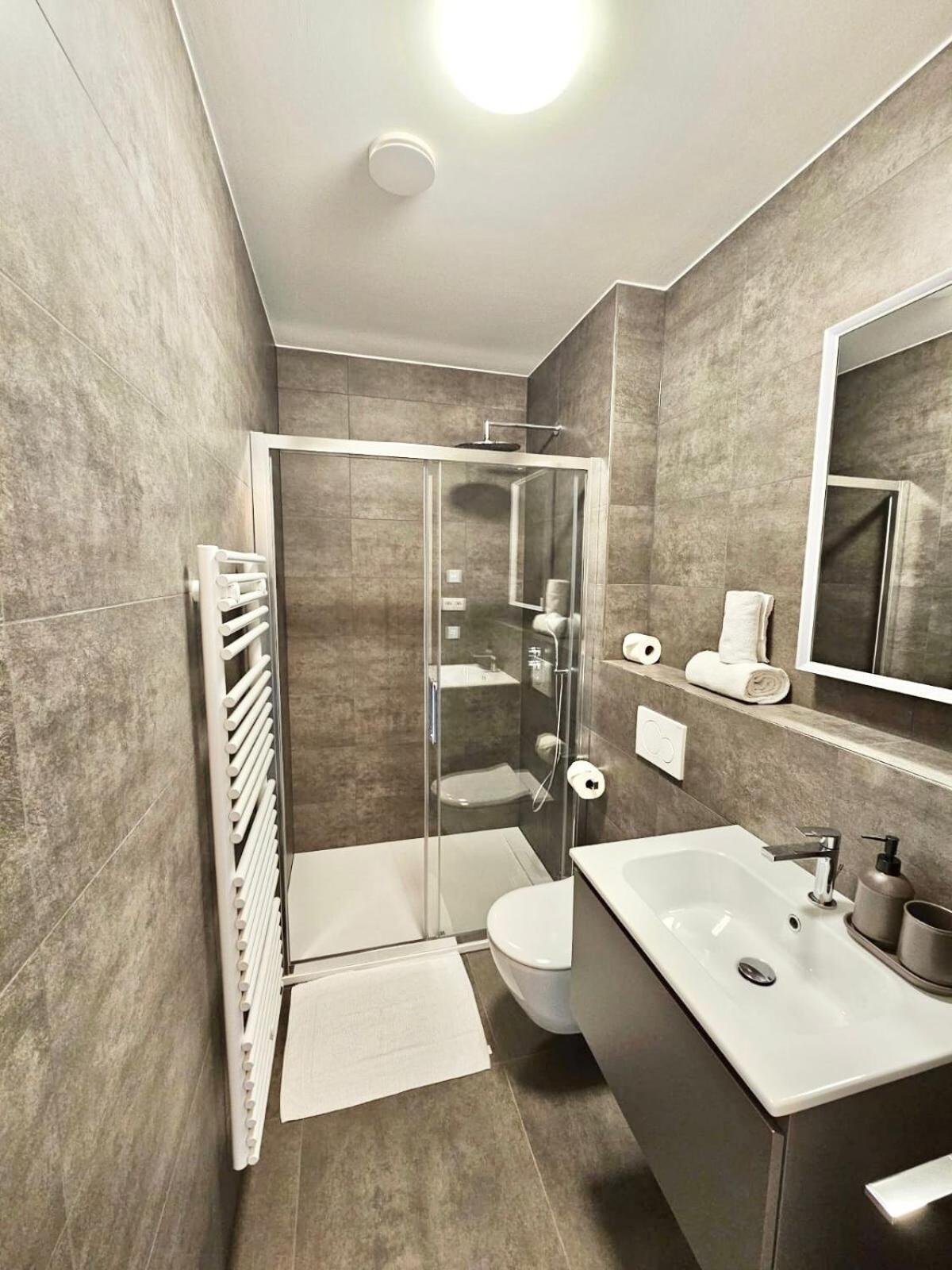 Comfy One Bedroom Flat With Parking&balcony-cd9 Apartment Luxemburg